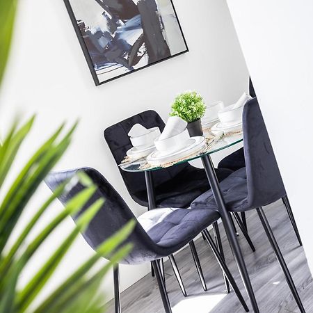 Block Of Apartments In Croydon ,Long Stays , Weekly & Monthly Offers , Contractors , Relocations , Leisure & Family Stays Екстериор снимка