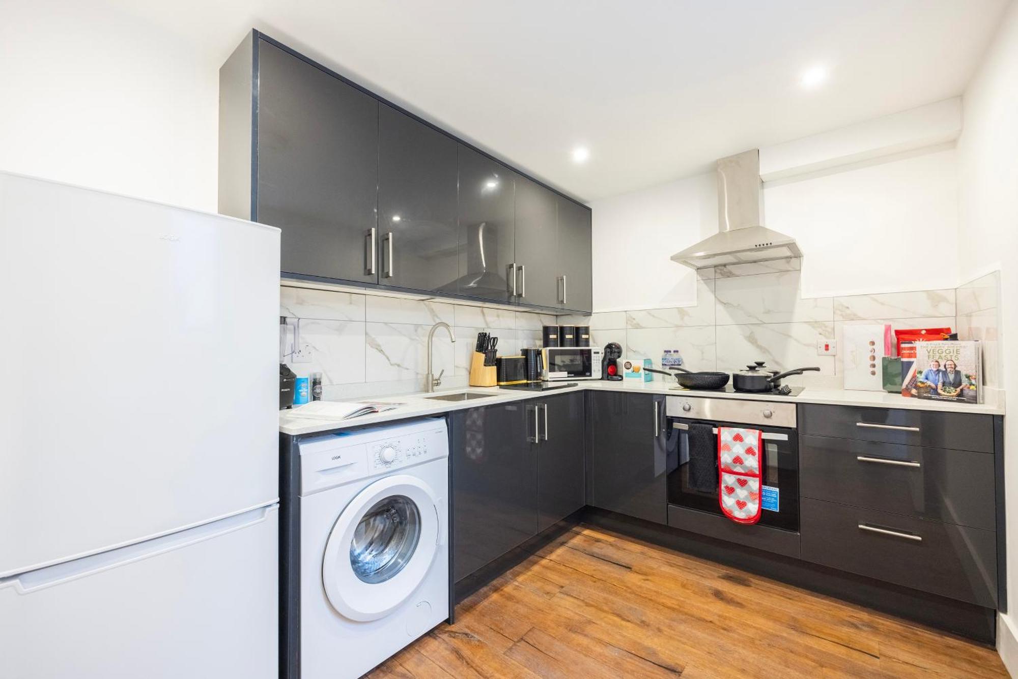 Block Of Apartments In Croydon ,Long Stays , Weekly & Monthly Offers , Contractors , Relocations , Leisure & Family Stays Екстериор снимка
