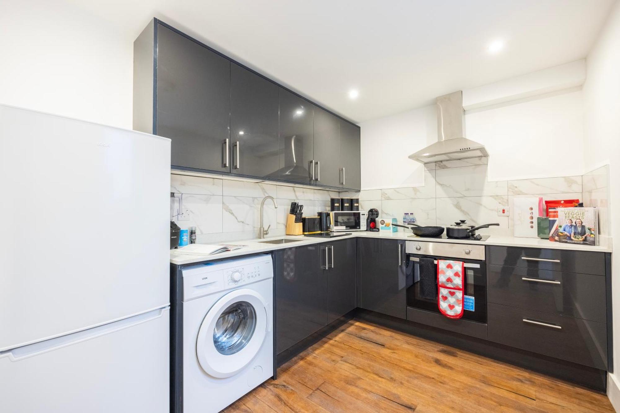 Block Of Apartments In Croydon ,Long Stays , Weekly & Monthly Offers , Contractors , Relocations , Leisure & Family Stays Екстериор снимка