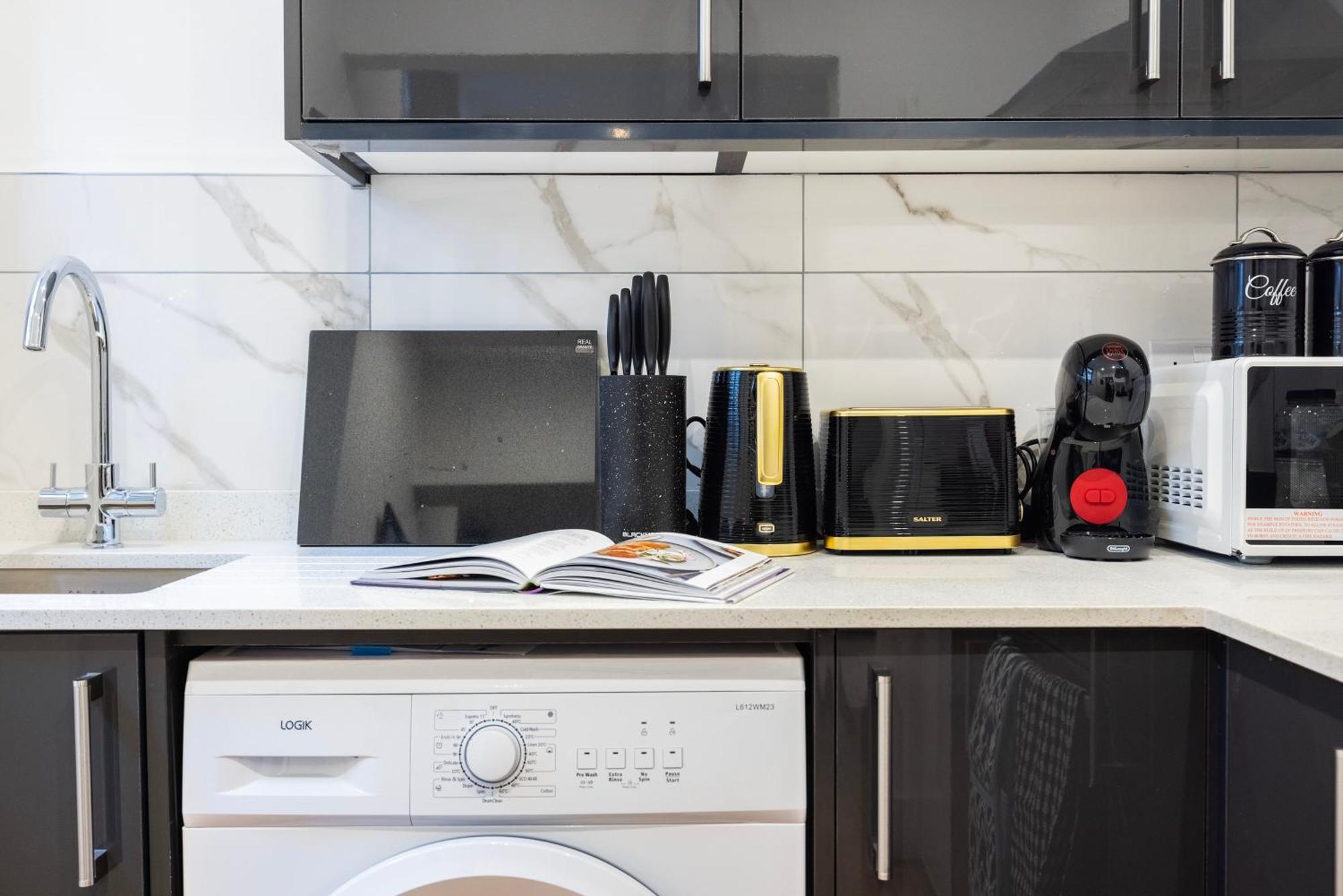 Block Of Apartments In Croydon ,Long Stays , Weekly & Monthly Offers , Contractors , Relocations , Leisure & Family Stays Екстериор снимка