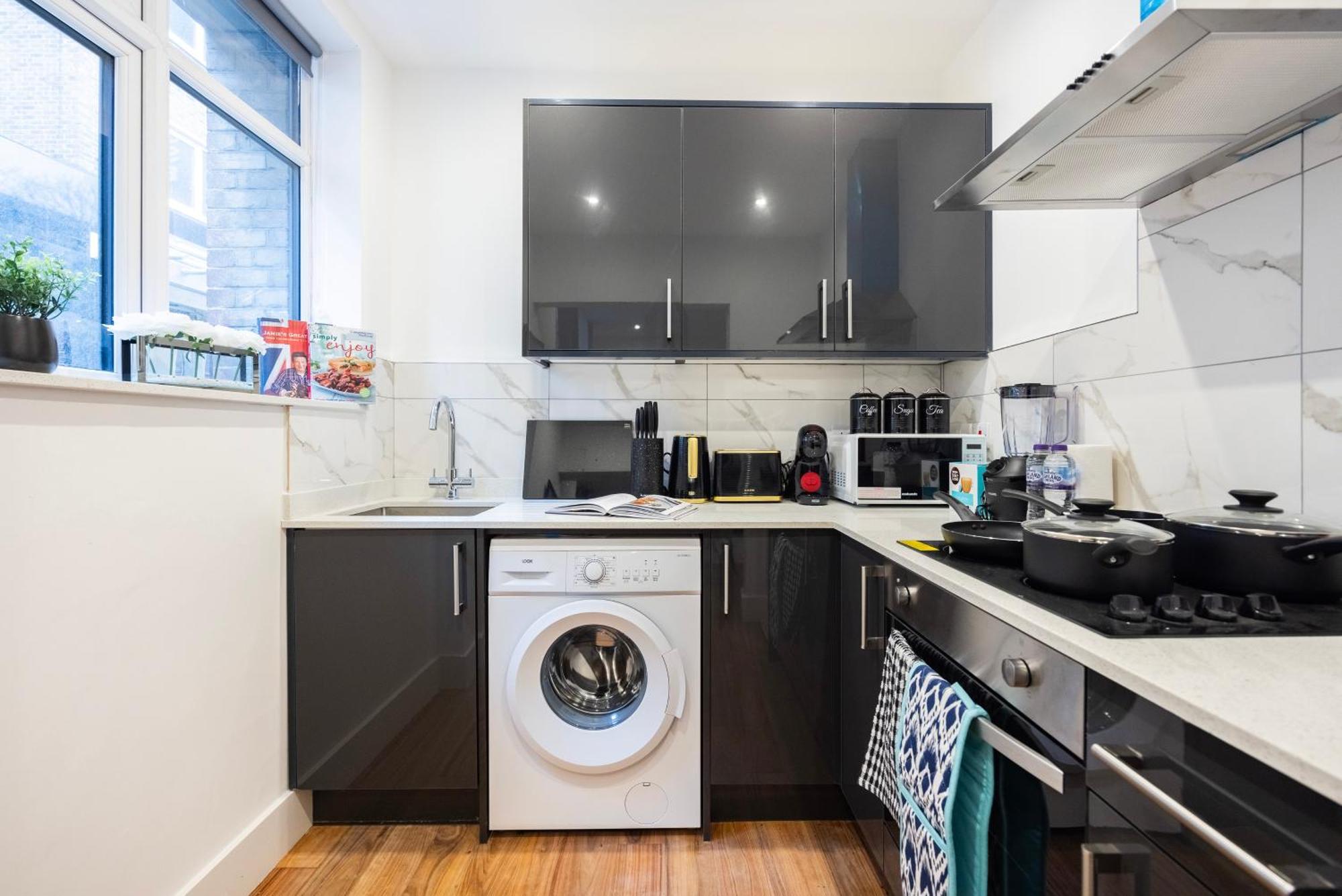 Block Of Apartments In Croydon ,Long Stays , Weekly & Monthly Offers , Contractors , Relocations , Leisure & Family Stays Екстериор снимка