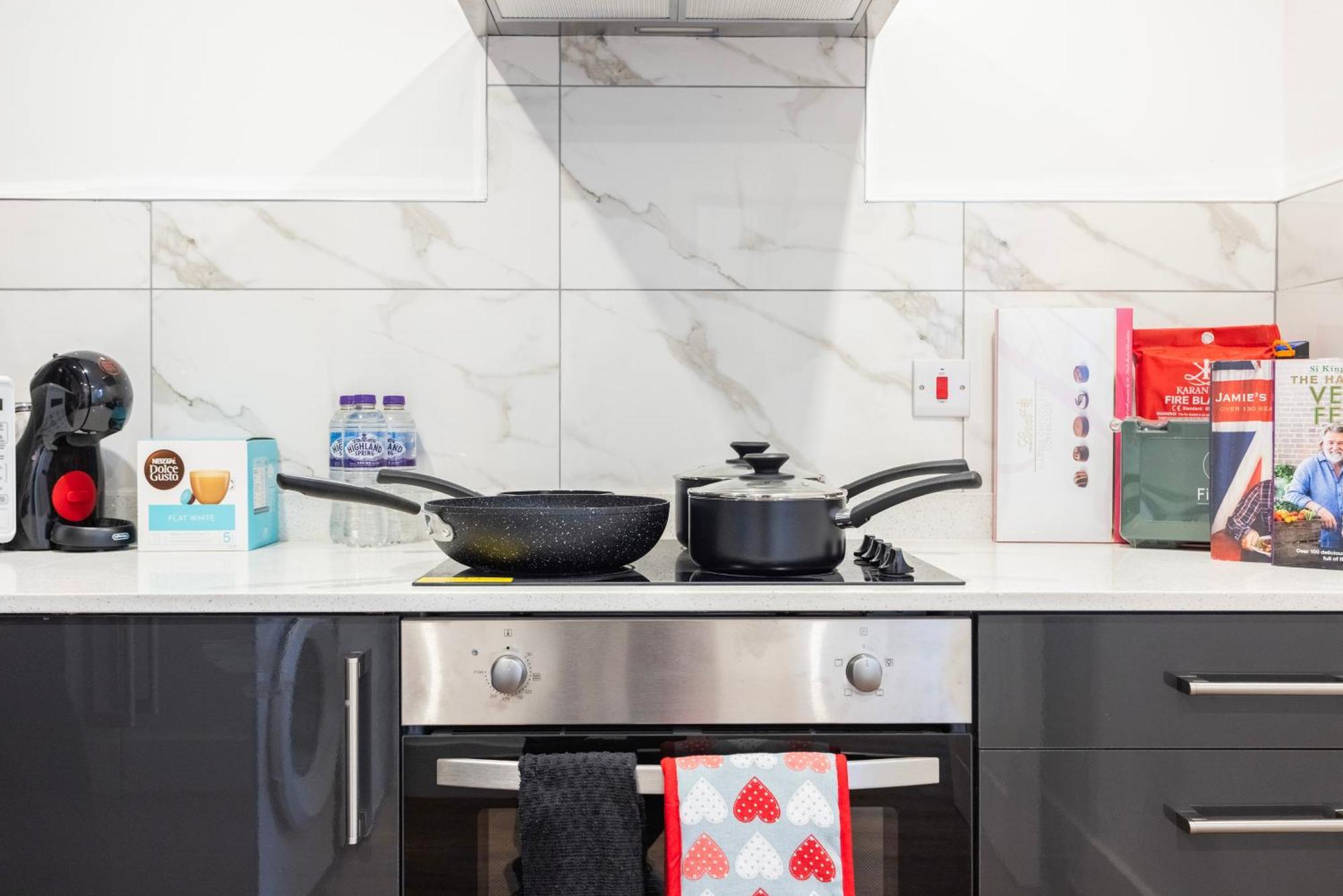 Block Of Apartments In Croydon ,Long Stays , Weekly & Monthly Offers , Contractors , Relocations , Leisure & Family Stays Екстериор снимка
