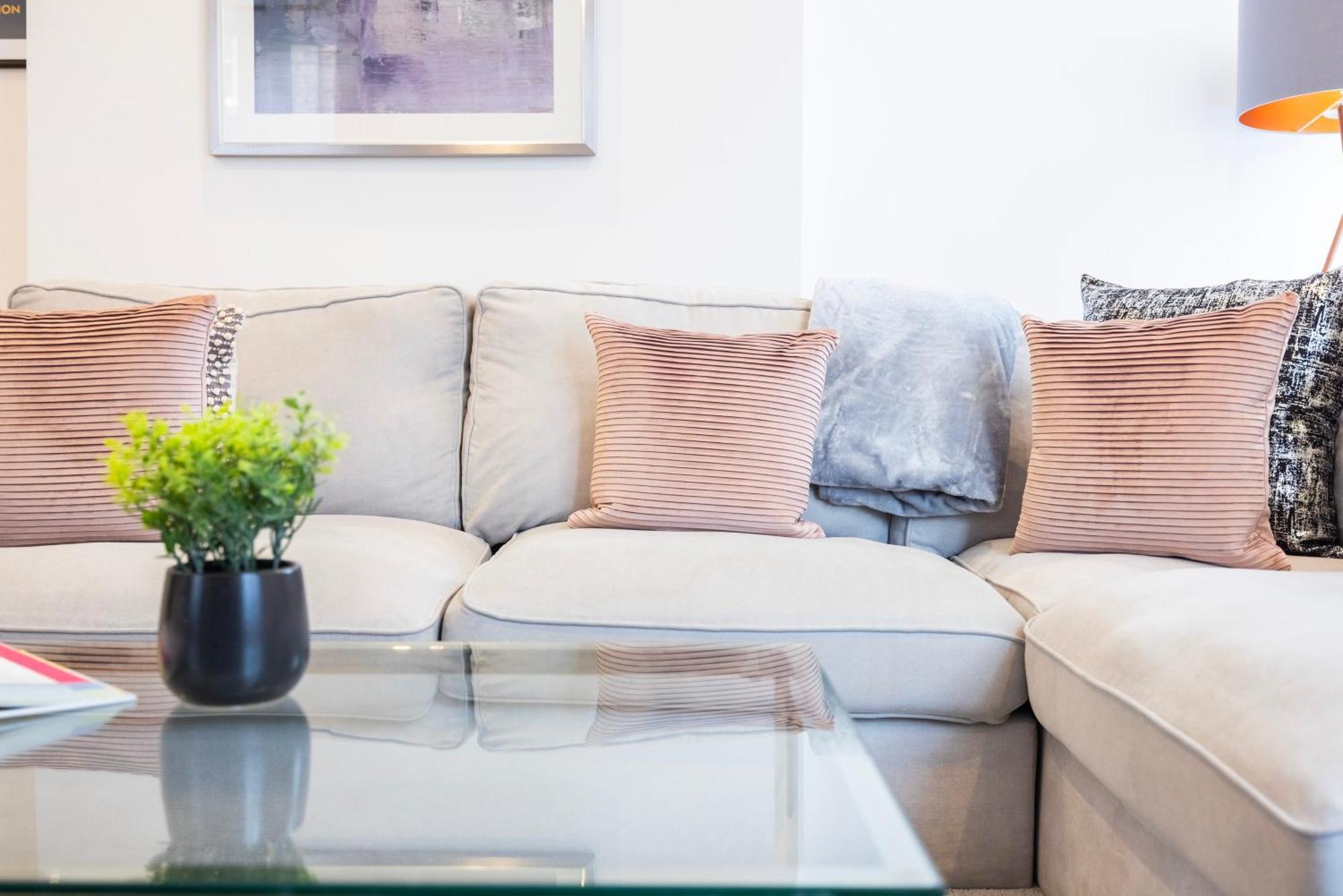 Block Of Apartments In Croydon ,Long Stays , Weekly & Monthly Offers , Contractors , Relocations , Leisure & Family Stays Екстериор снимка