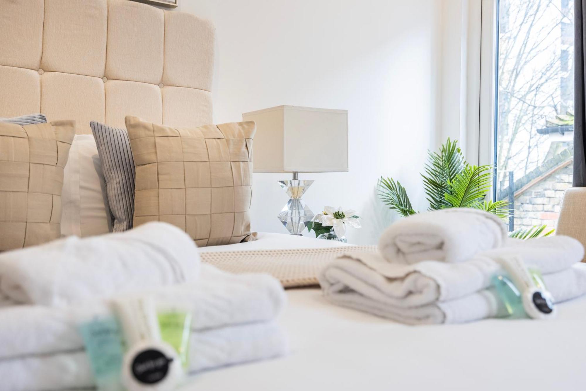 Block Of Apartments In Croydon ,Long Stays , Weekly & Monthly Offers , Contractors , Relocations , Leisure & Family Stays Екстериор снимка